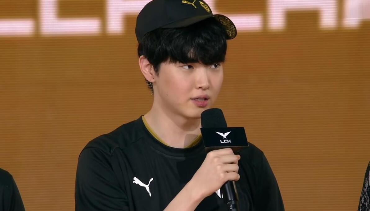 边路球员要 边路球员要