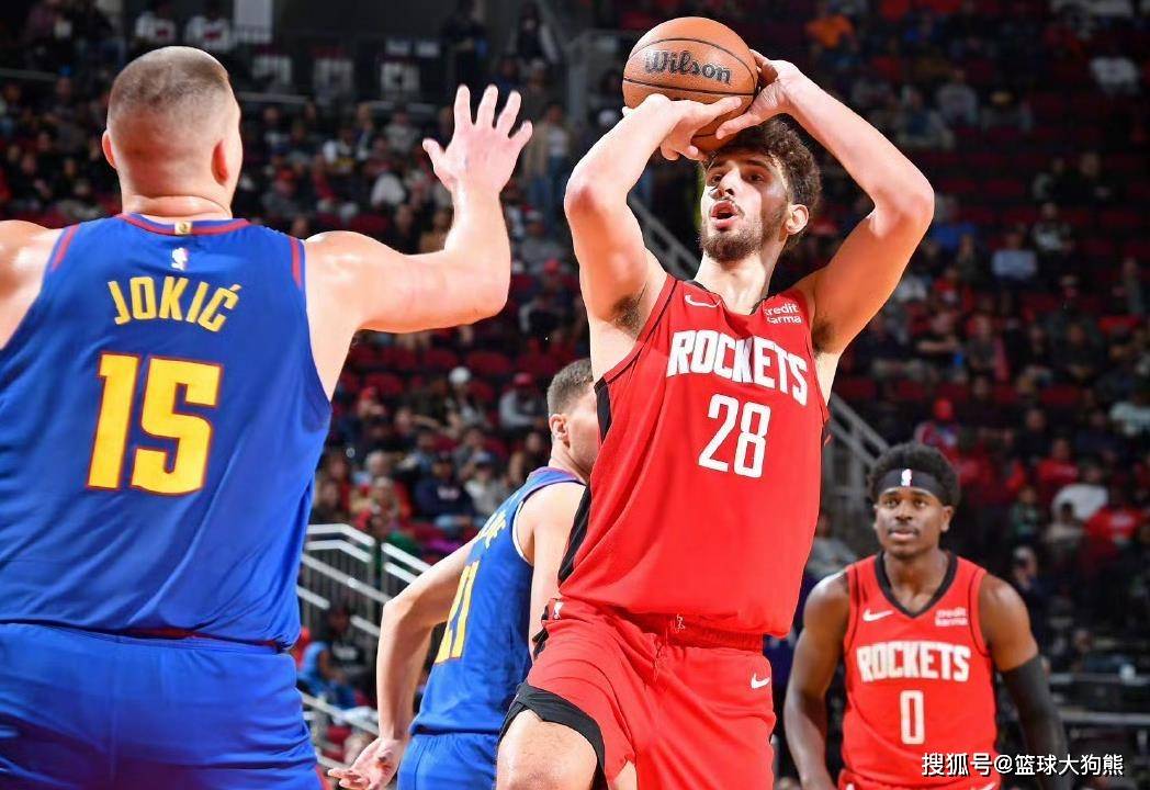 边路牵制 边路牵制